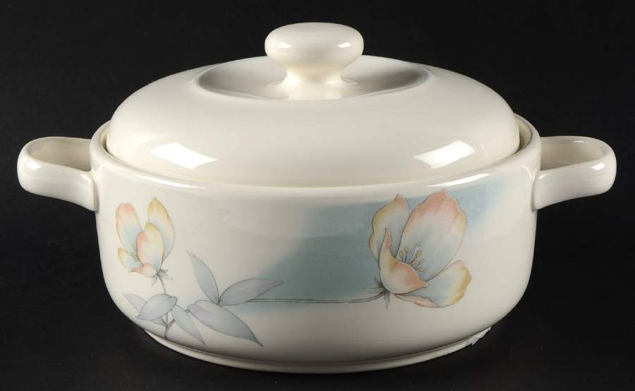 Together 1.25 Qt Round Covered Casserole by Noritake-1