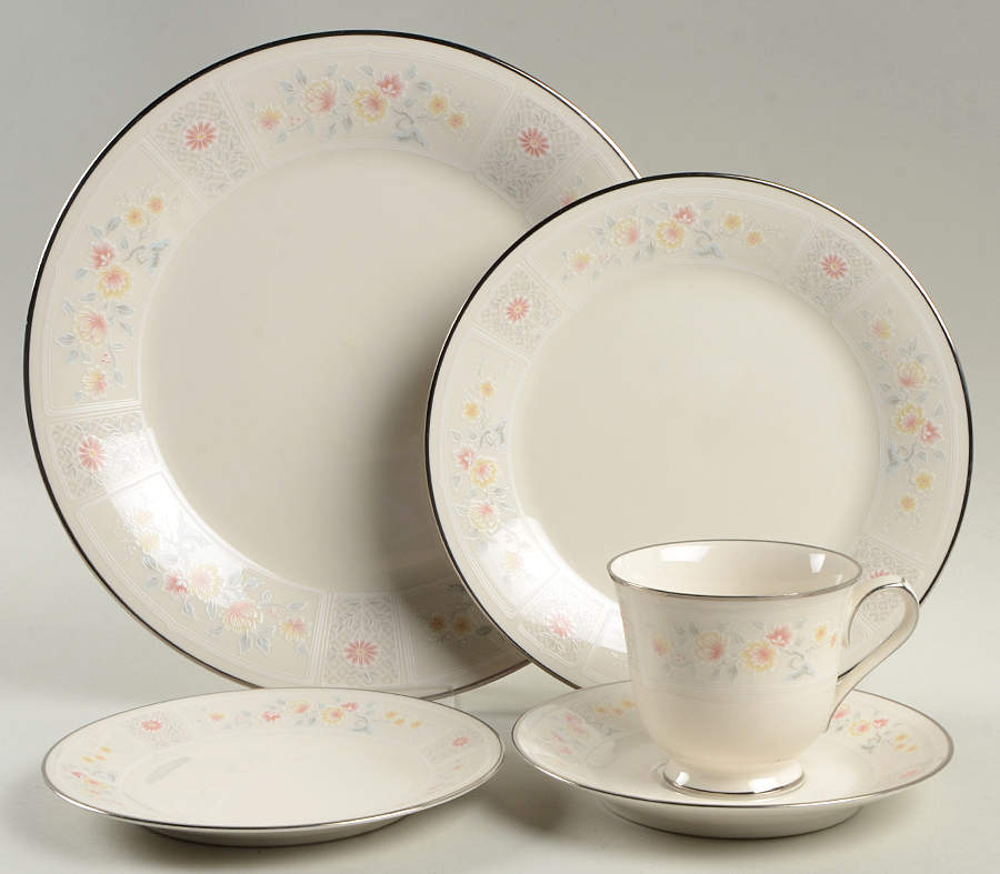 Tracery 5 Piece Place Setting by Noritake-1