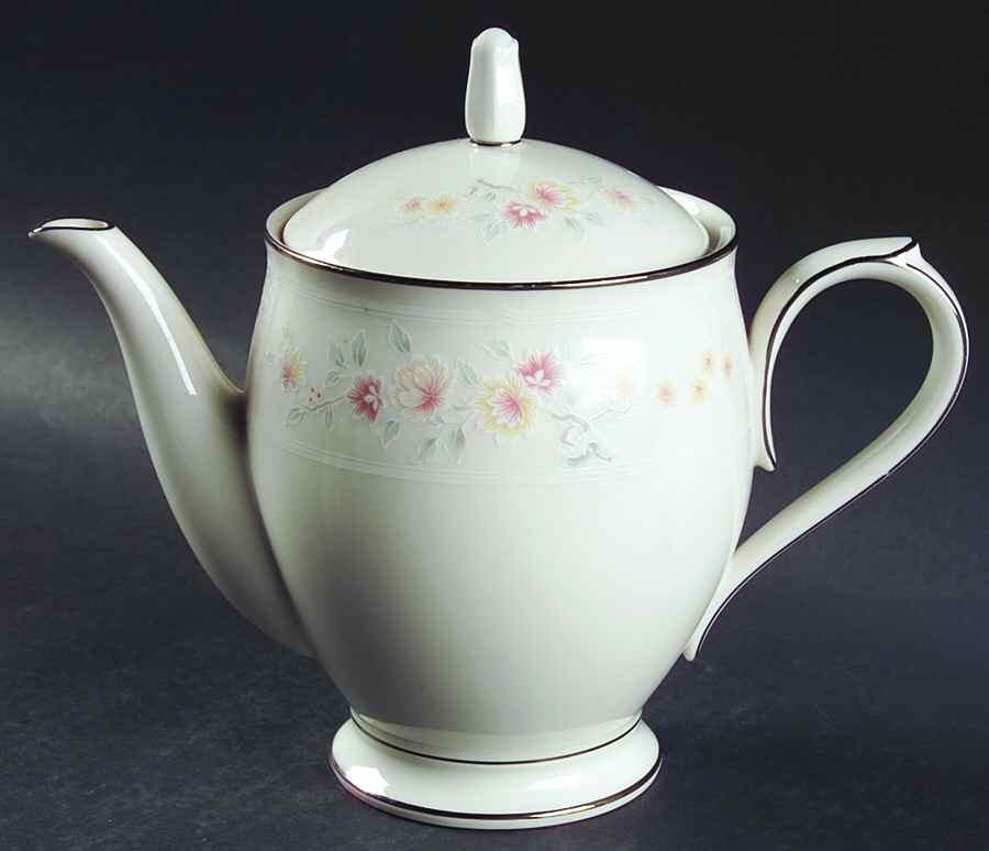 Tracery Teapot & Lid by Noritake-1