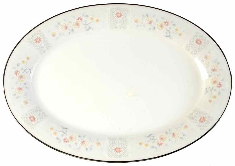 Tracery 16" Oval Serving Platter by Noritake-1