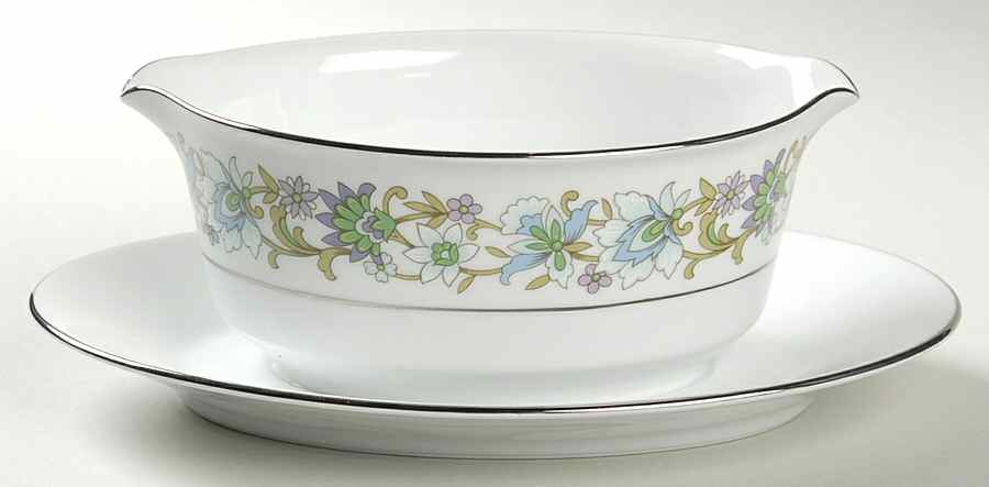 Tradition Gravy Boat with Attached Underplate by Noritake-1
