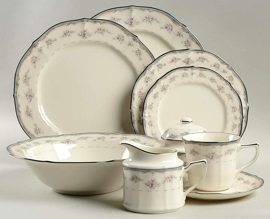 Traviata 45 Piece Starter Set by Noritake-1