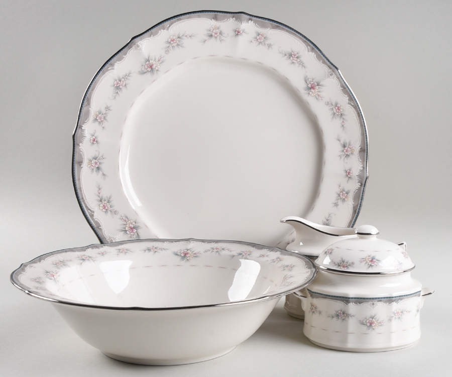 Traviata 5 Piece Hostess Set by Noritake-1