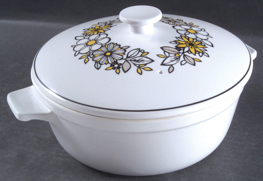 Tressa 1.75 Qt Round Covered Casserole by Noritake-1