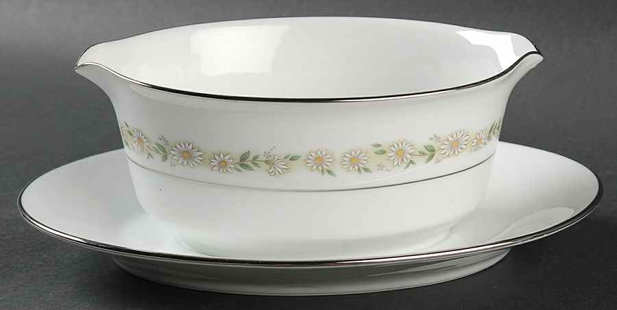 Trilby Gravy Boat with Attached Underplate by Noritake-1
