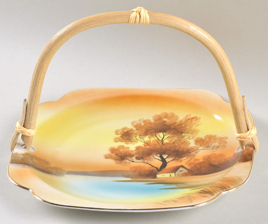 Tree In The Meadow 5 3/8"-5 5/8" Bamboo Handled Serving Plate  HC by Noritake-1