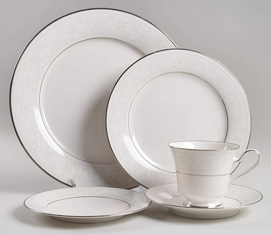 Trudy 40 Piece Estate Set by Noritake-1
