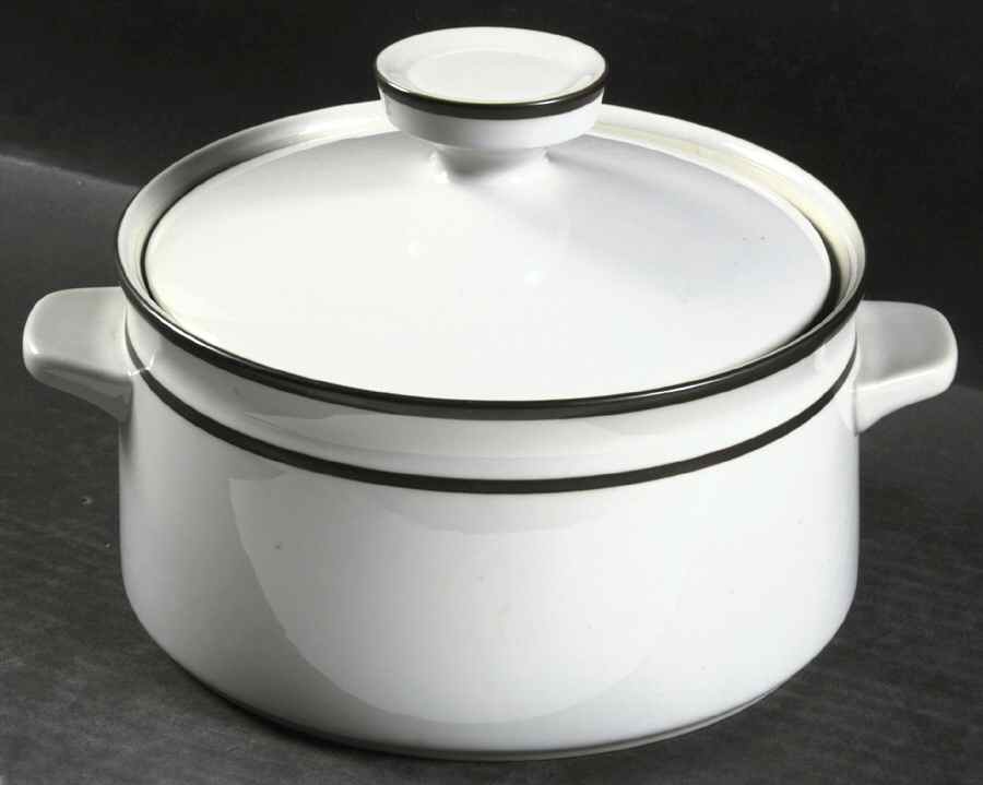 Tundra 2.25 Qt Round Covered Casserole by Noritake-1