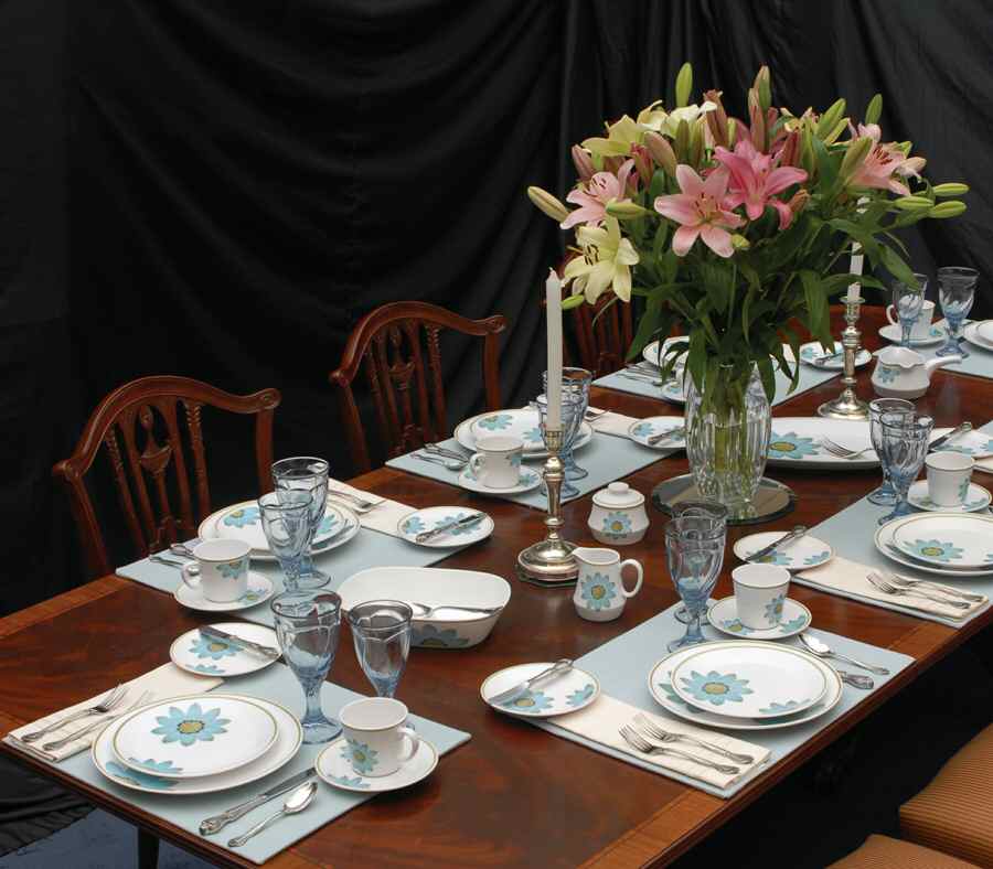 Up-Sa Daisy 46 Piece Estate Set by Noritake-1
