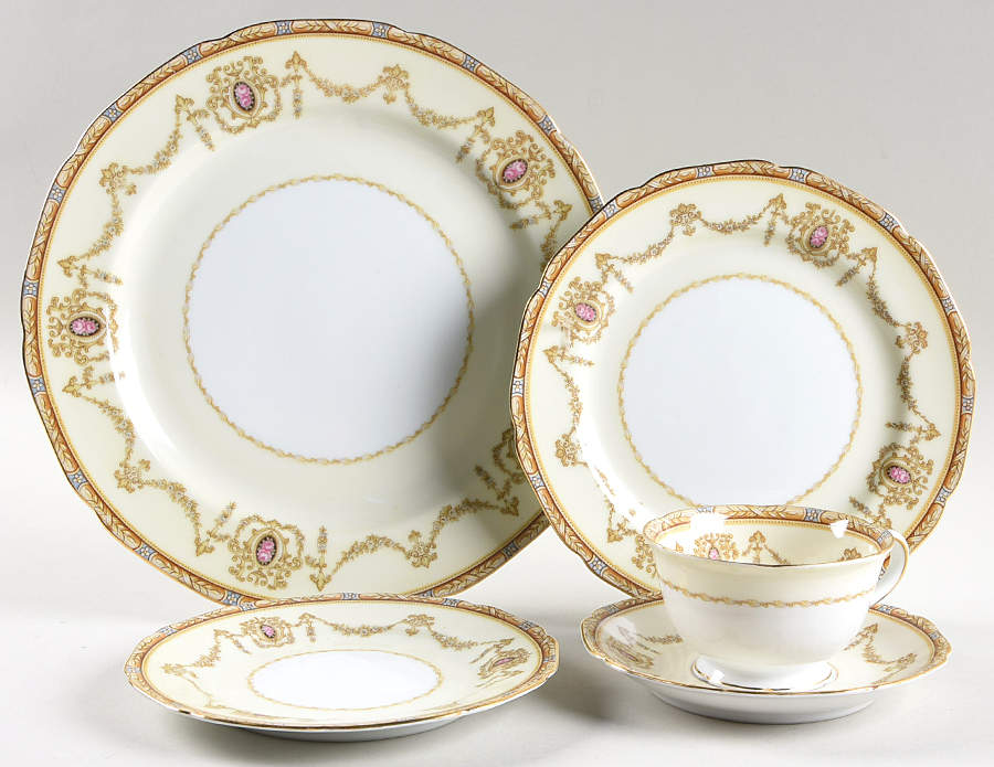 Valdina 5 Piece Place Setting by Noritake-1