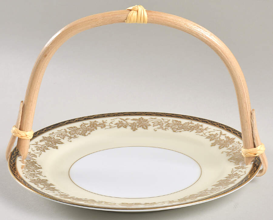 Valencia 5 3/8"-5 5/8" Bamboo Handled Serving Plate  HC by Noritake-1