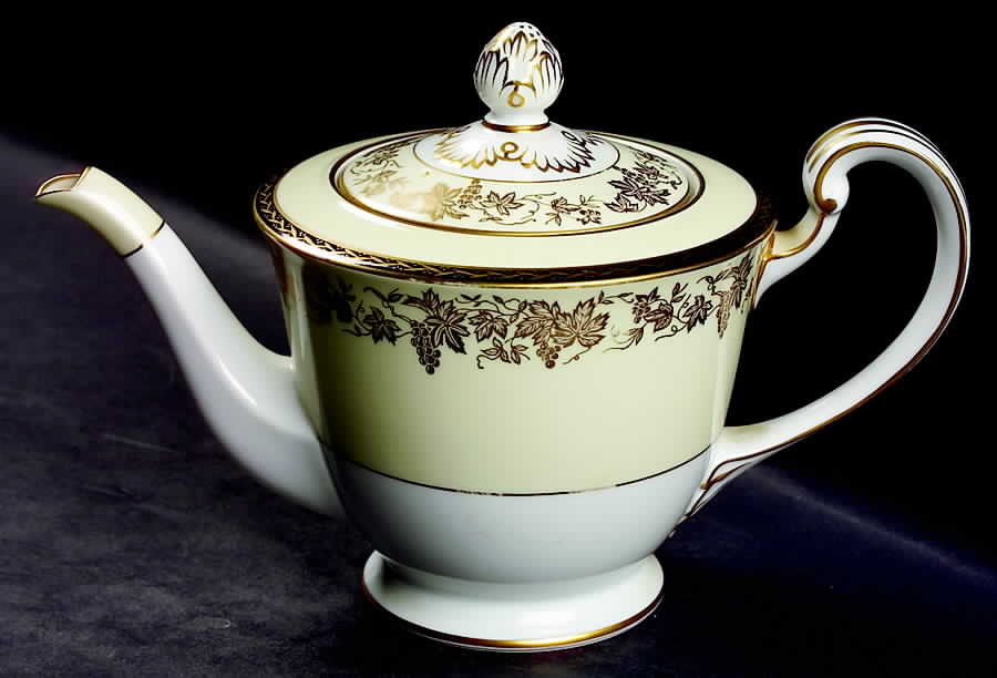 Valencia Teapot & Lid by Noritake-1