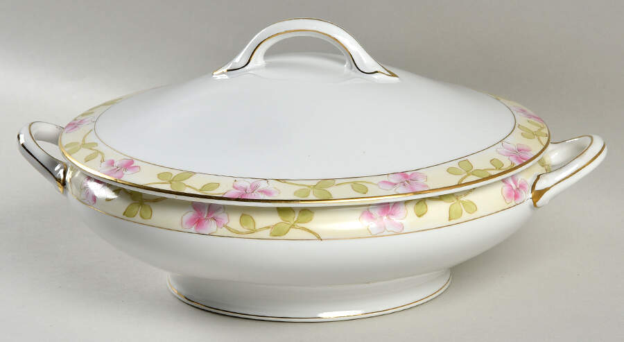 Valencia (Smooth Edge) Round Covered Vegetable by Noritake-1