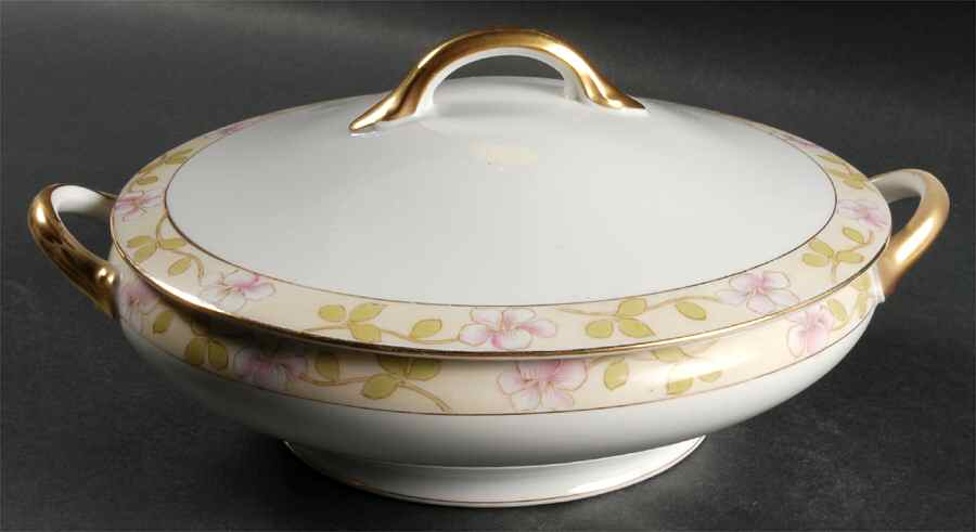 Valencia (Smooth Edge) Round Covered Vegetable by Noritake-1