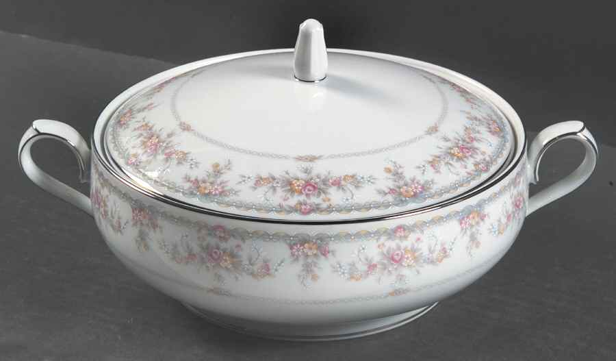 Veranda Round Covered Vegetable by Noritake-1