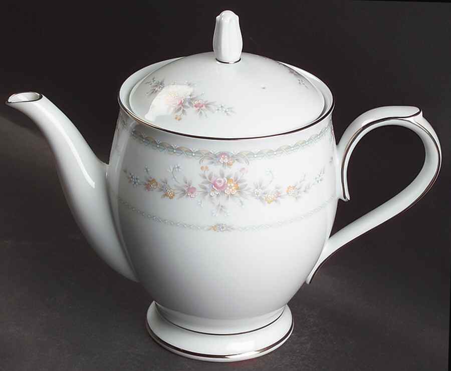 Veranda Teapot & Lid by Noritake-1