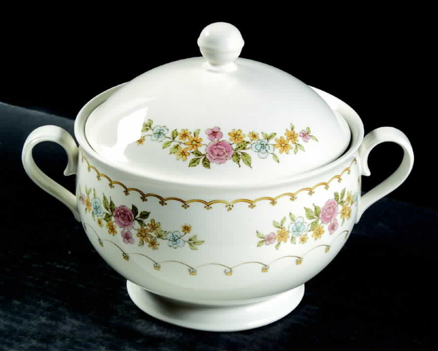 Verse 2 Qt Round Covered Casserole by Noritake-1
