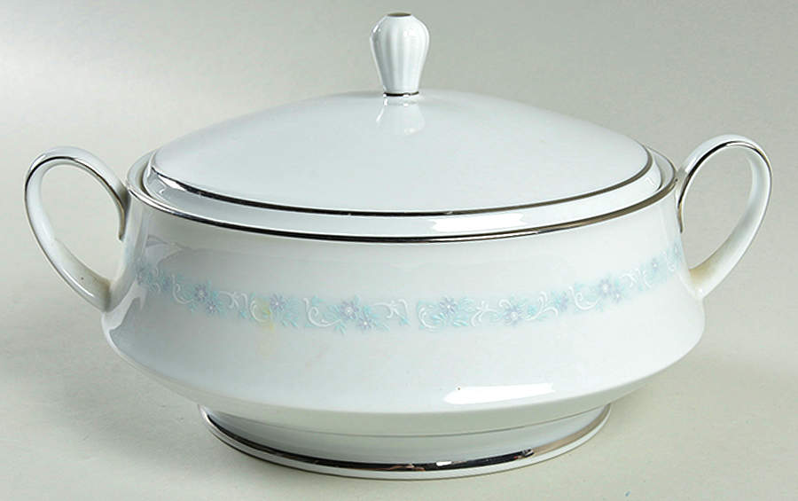 Vicki Round Covered Vegetable by Noritake-1