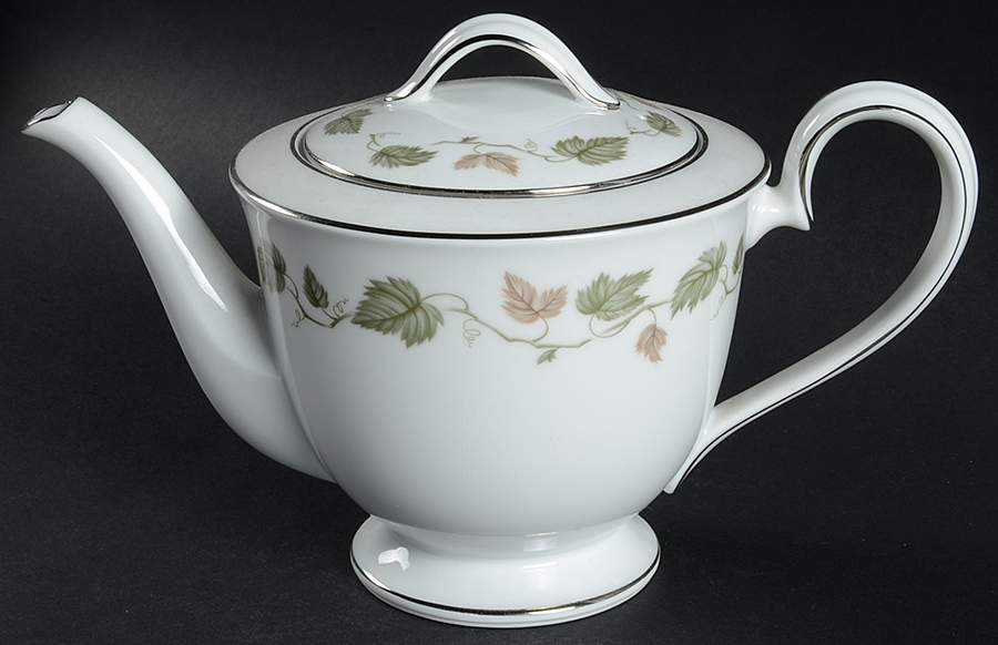 Vineyard Teapot & Lid by Noritake-1