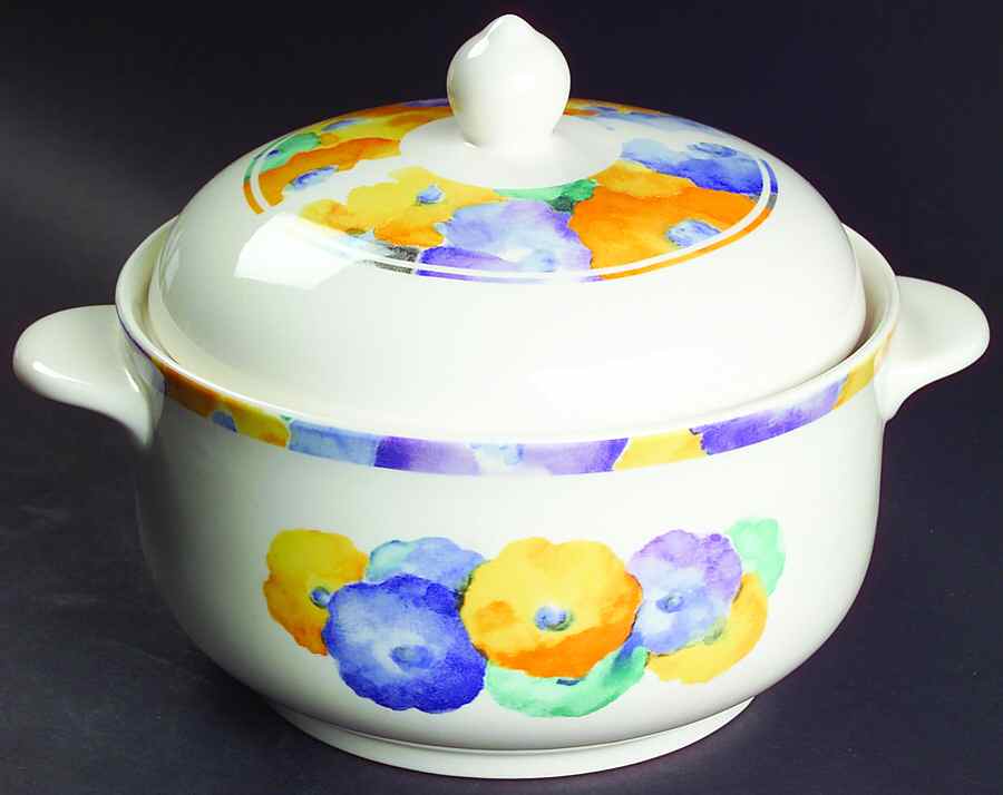 Watervale 2 Qt Round Covered Casserole by Noritake-1