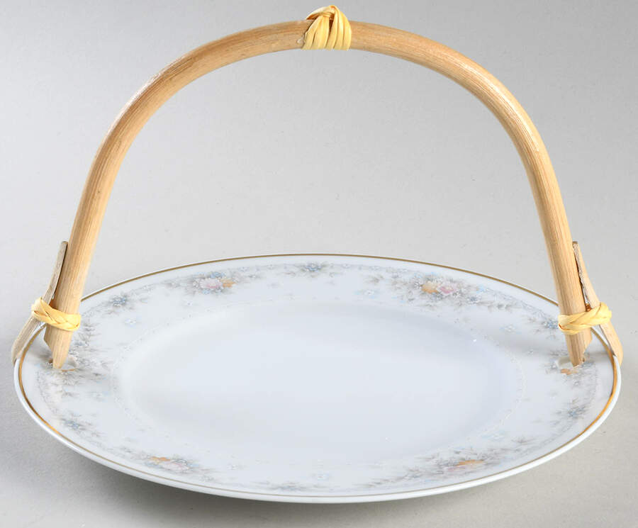 Waynesboro 5 3/8"-5 5/8" Bamboo Handled Serving Plate  HC by Noritake-1