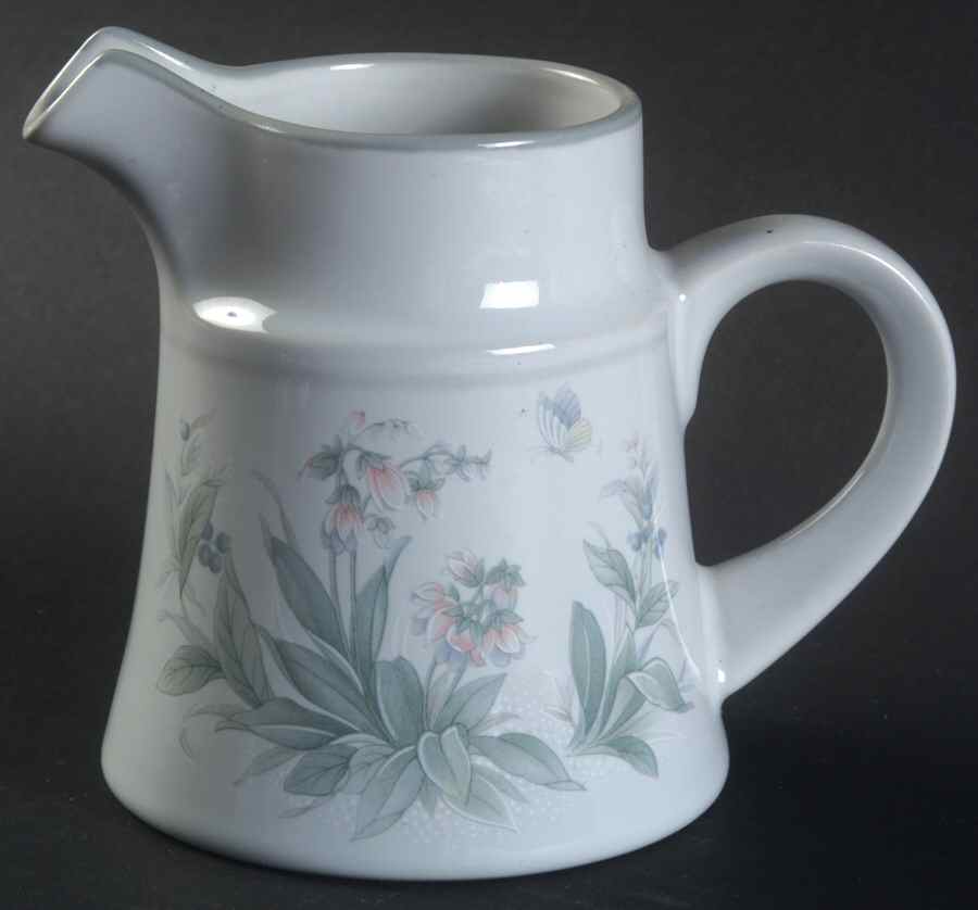 Welcome Spring Creamer by Noritake-1