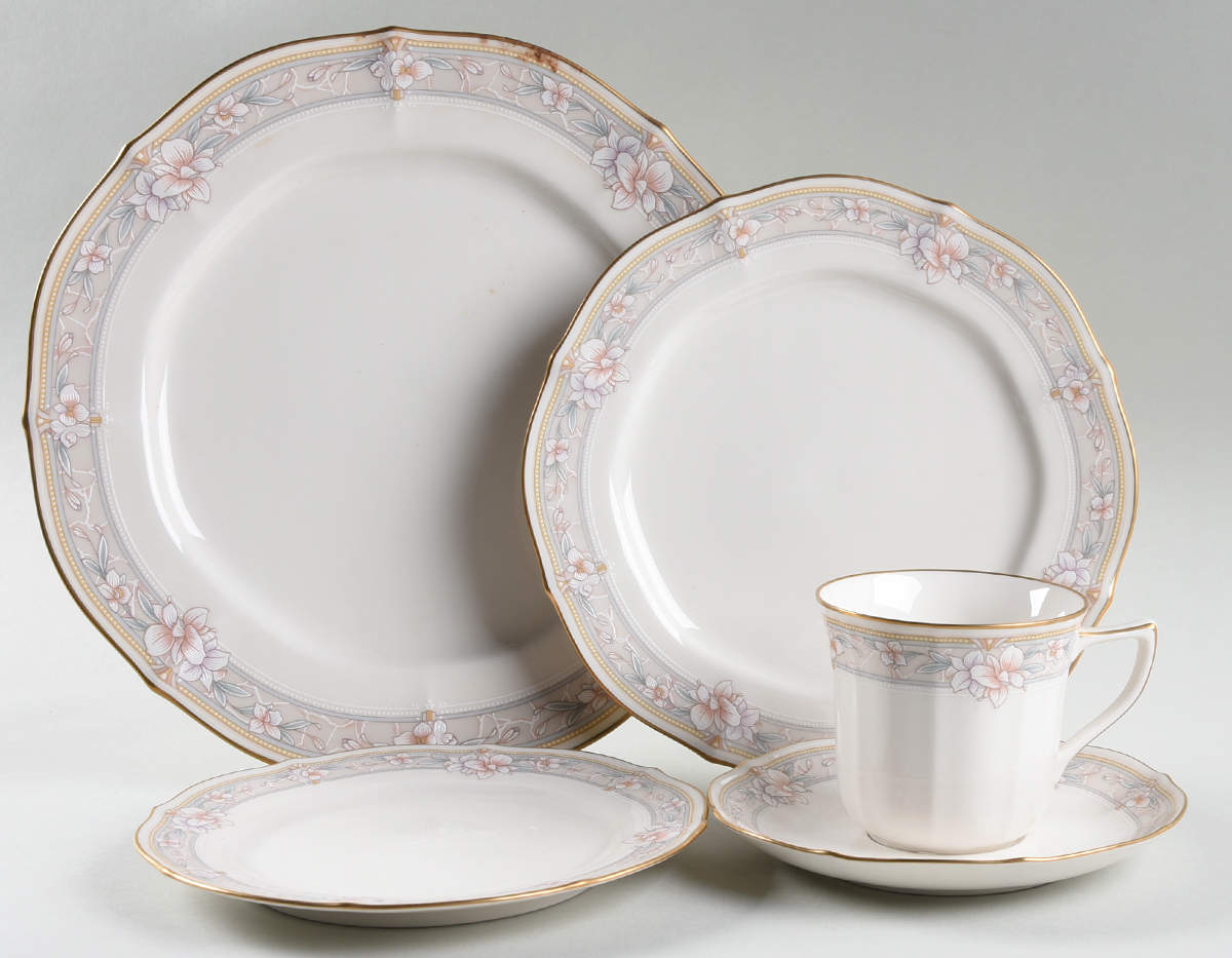Windsor Garden 40 Piece Estate Set by Noritake-1