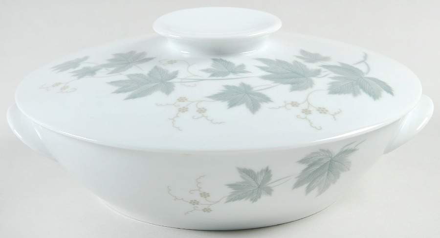 Wild Ivy 1.75 Qt Round Covered Casserole by Noritake-1