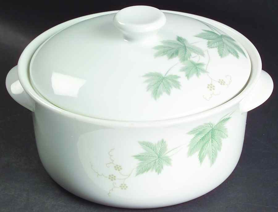 Wild Ivy 1 Qt Round Covered Casserole by Noritake-1