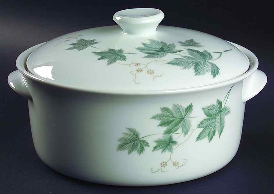 Wild Ivy 2.5 Qt Round Covered Casserole by Noritake-1