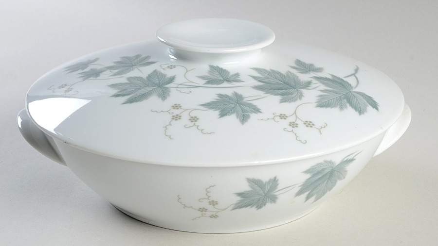 Wild Ivy 2 Qt Round Covered Casserole by Noritake-1