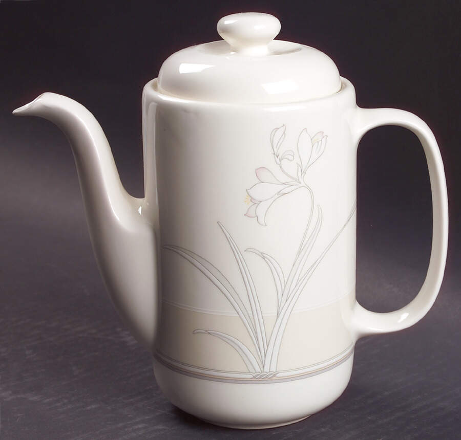 Winter Park Tea/Coffee Pot & Lid by Noritake-1