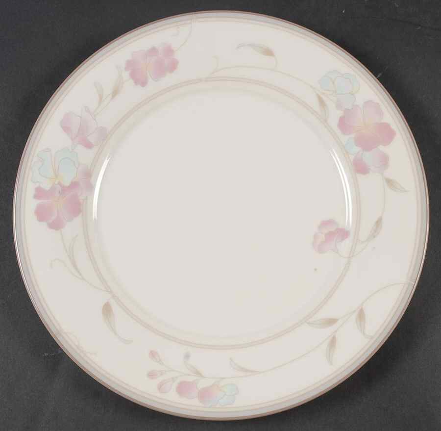 Winter Palace Dinner Plate by Noritake-1