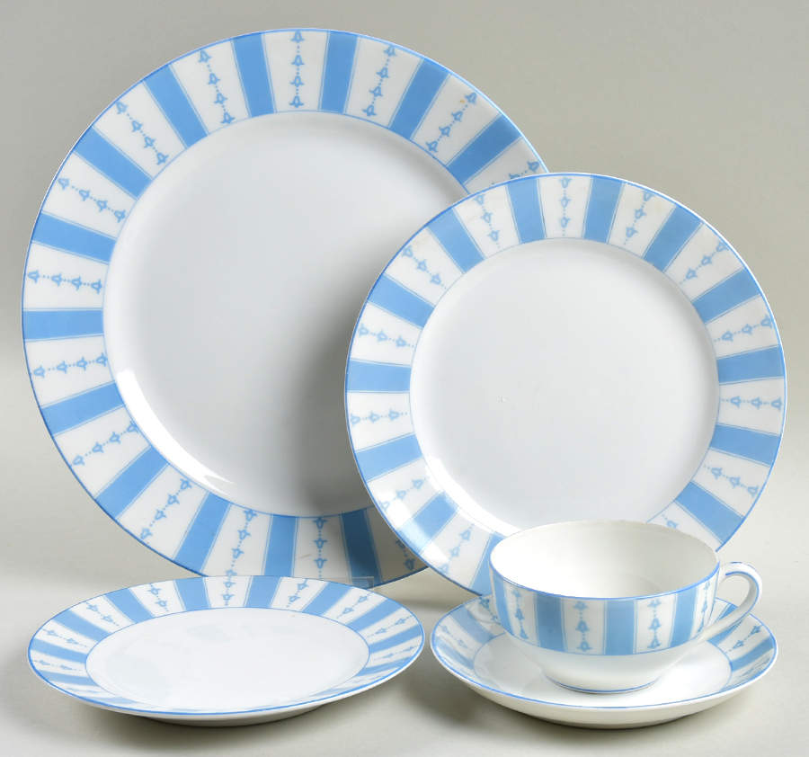 The Yale 5 Piece Place Setting by Noritake-1