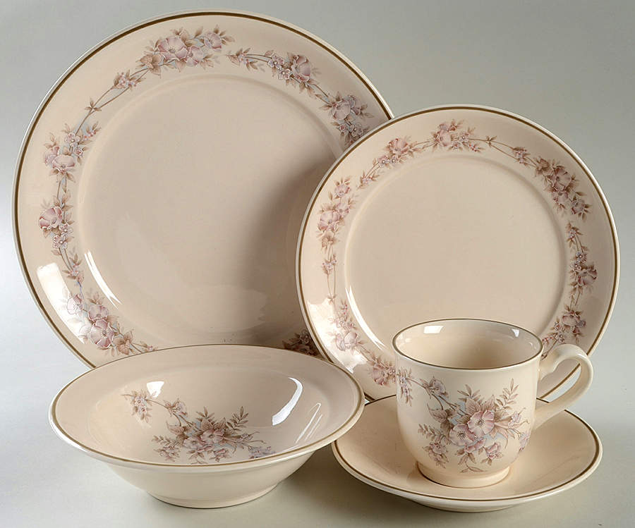 Yesterday 5 Piece Place Setting by Noritake-1