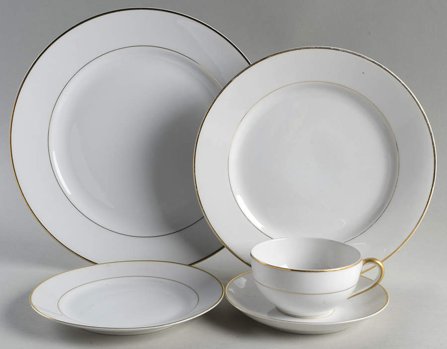 The Yukon (Gold Trim & Verge) 5 Piece Place Setting by Noritake-1