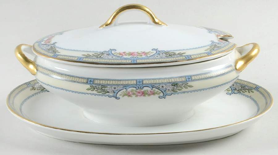 Zenda Sauce Boat with Attached Underplate & Lid by Noritake-1