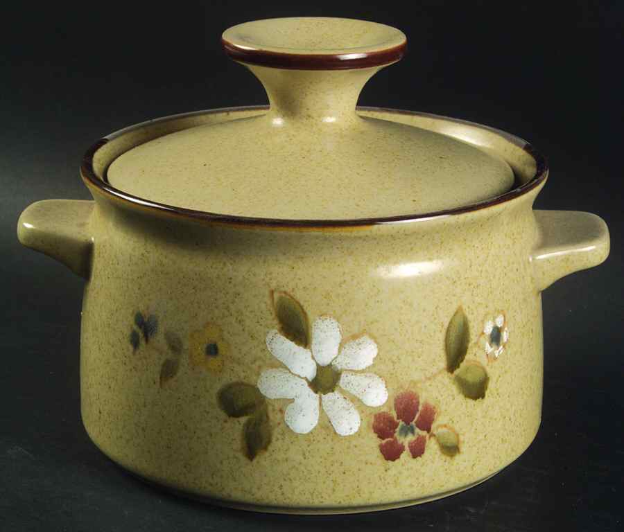 Zest 1.25 Qt Round Covered Casserole by Noritake-1