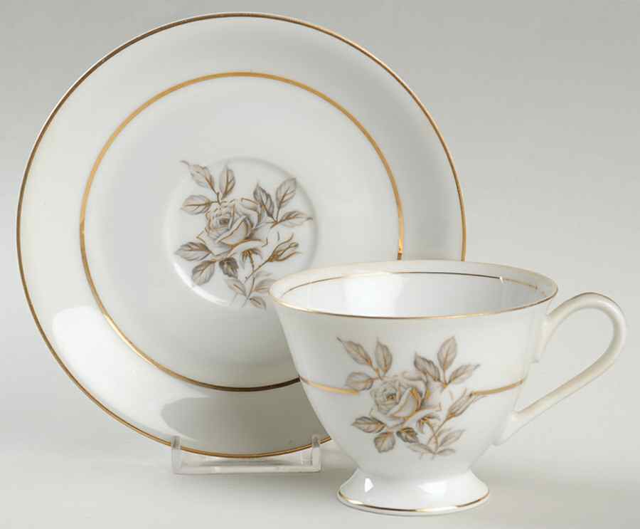 Encanto Footed Cup & Saucer Set by Nagoya Shokai-1