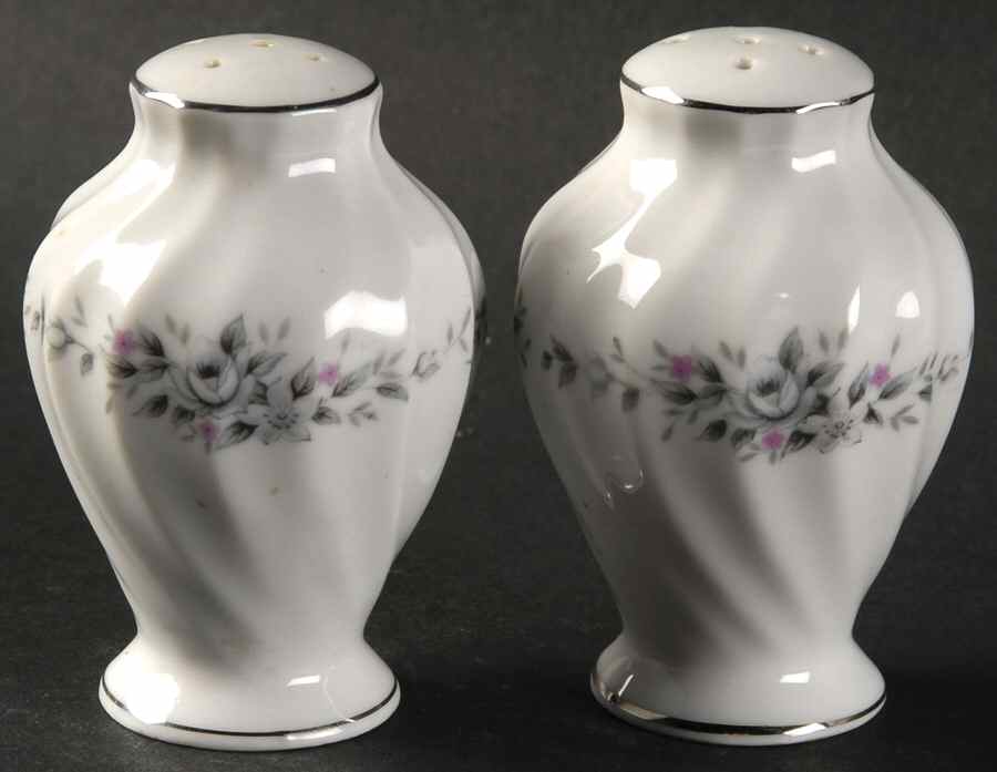 Pierette Salt & Pepper Set by Nagoya Shokai-1