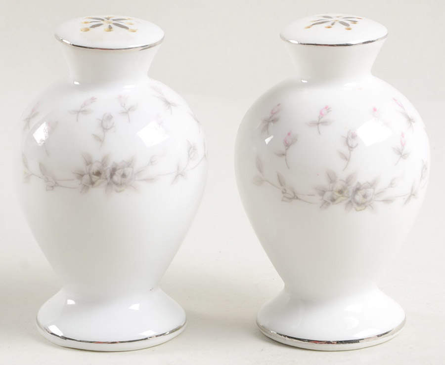 Queen Anne Salt & Pepper Set by Nagoya Shokai-1