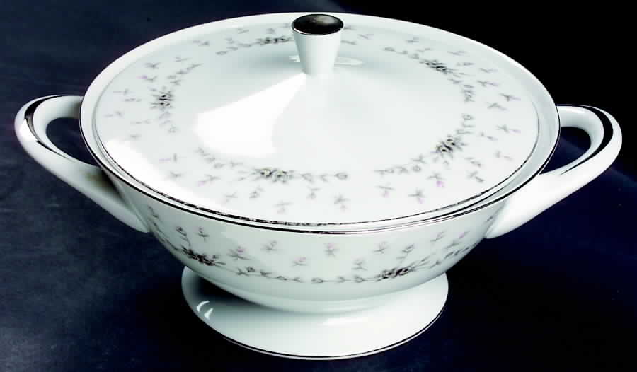Queen Anne Round Covered Vegetable by Nagoya Shokai-1