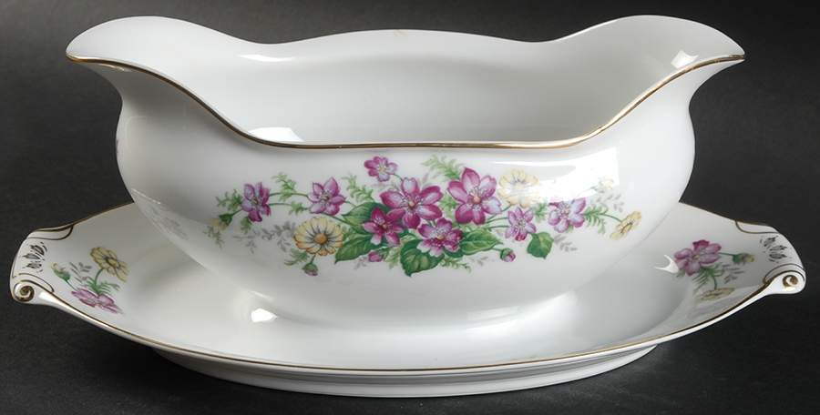 NAR12 Gravy Boat with Attached Underplate by Narumi-1