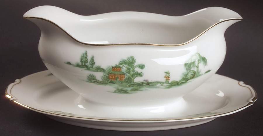 NAR20 Gravy Boat with Attached Underplate by Narumi-1