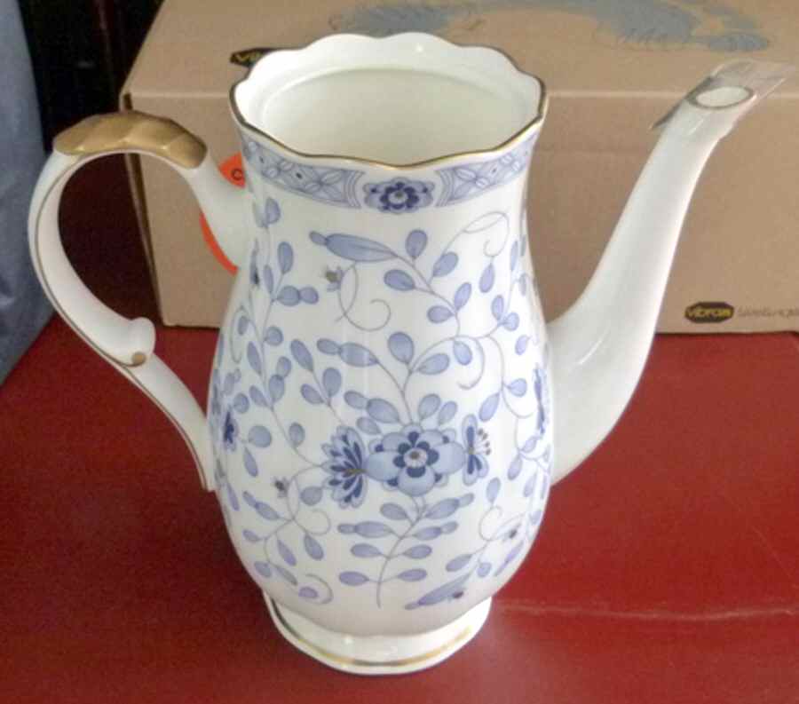 Hello Kitty Coffee Pot No Lid by Narumi-1
