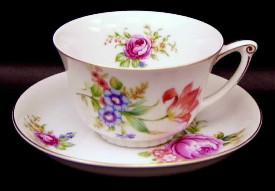 NAR7 Footed Cup & Saucer Set by Narumi-1