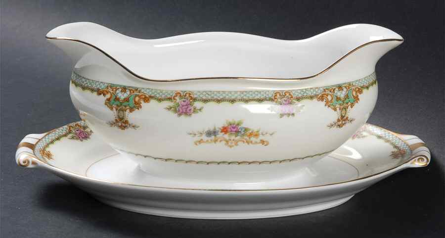 Princess Gravy Boat with Attached Underplate by Narumi-1