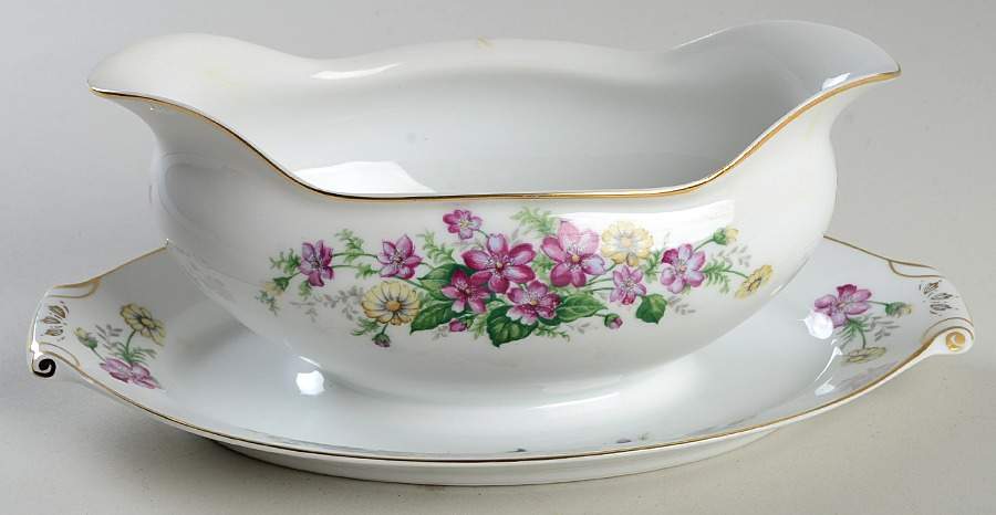 Sonoma Gravy Boat with Attached Underplate by Narumi-1