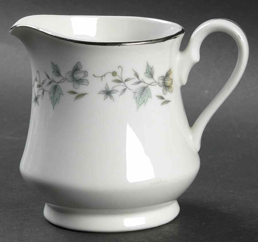 Bluefield Creamer by Nasco (Japan)-1