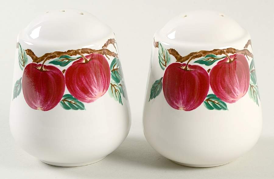 Bella Roma Salt & Pepper Set by Nancy Calhoun-1